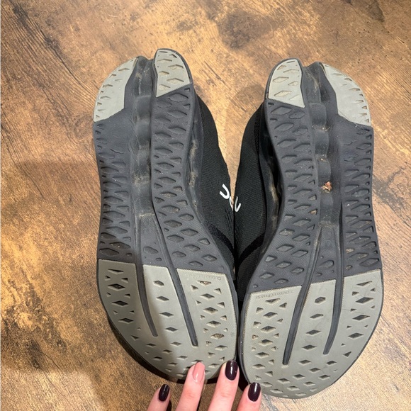 On Running Women’s Black Athletic Shoes - Picture 2 of 6